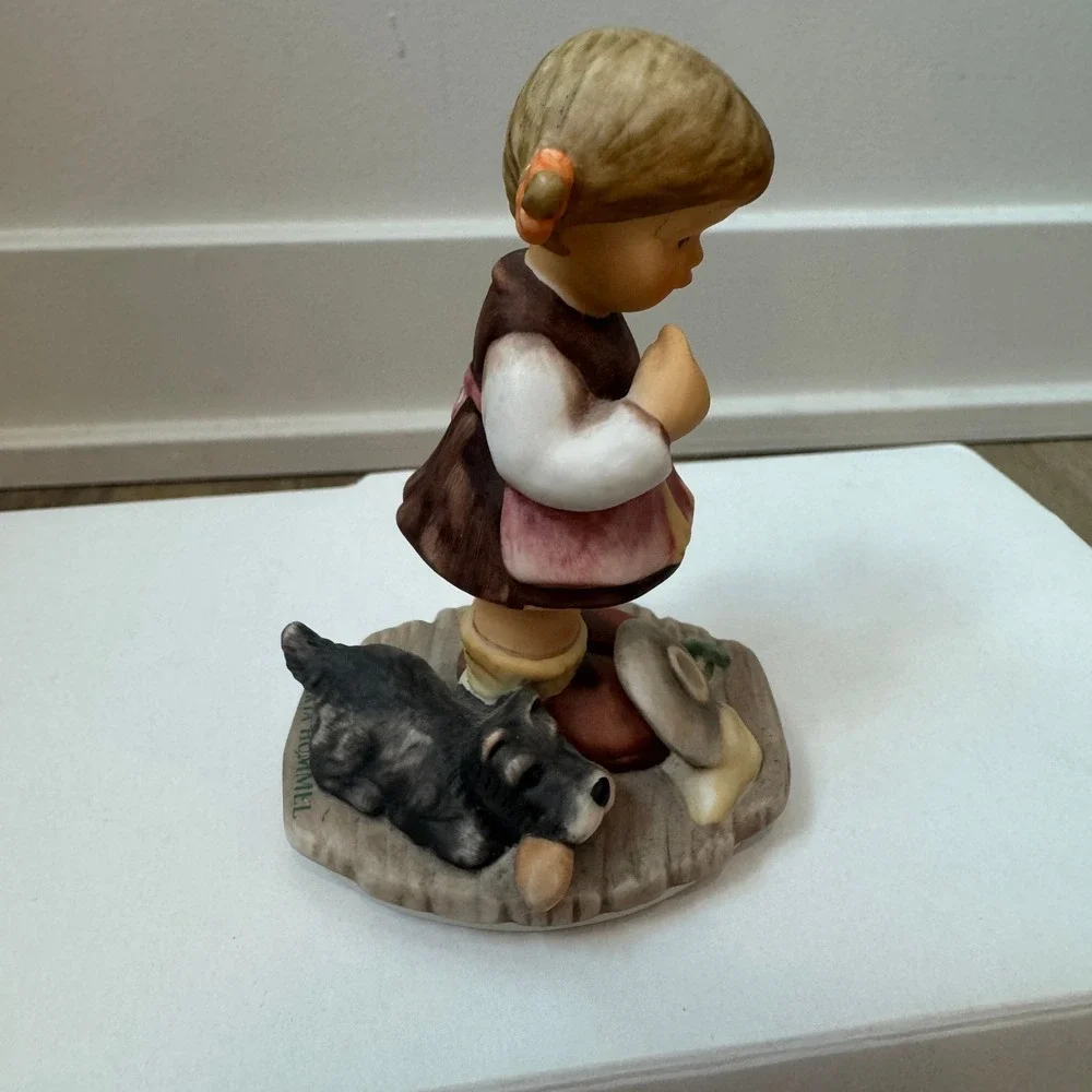 Goebel Berta Hummel Oops! Figurine BH 125 Nobodys Perfect Collection Box COA